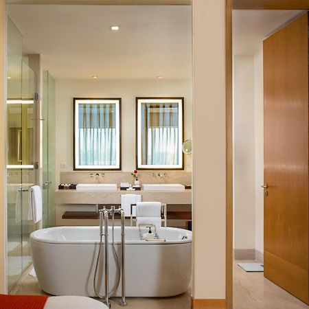 Trident Hyderabad Hotel Bagian luar foto