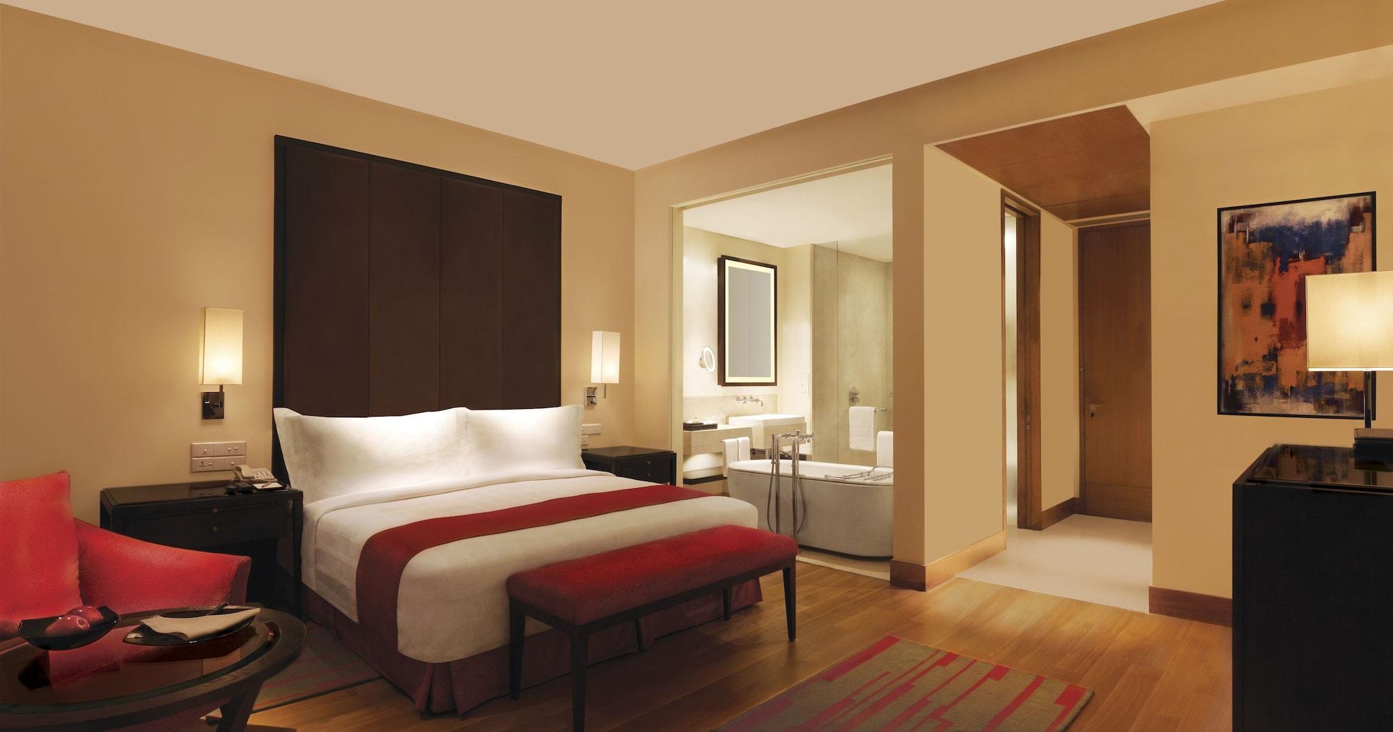 Trident Hyderabad Hotel Bagian luar foto A room at the Taj Mahal Palace