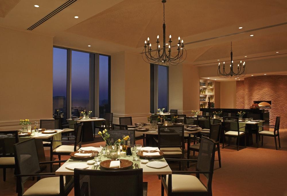 Trident Hyderabad Hotel Bagian luar foto The restaurant