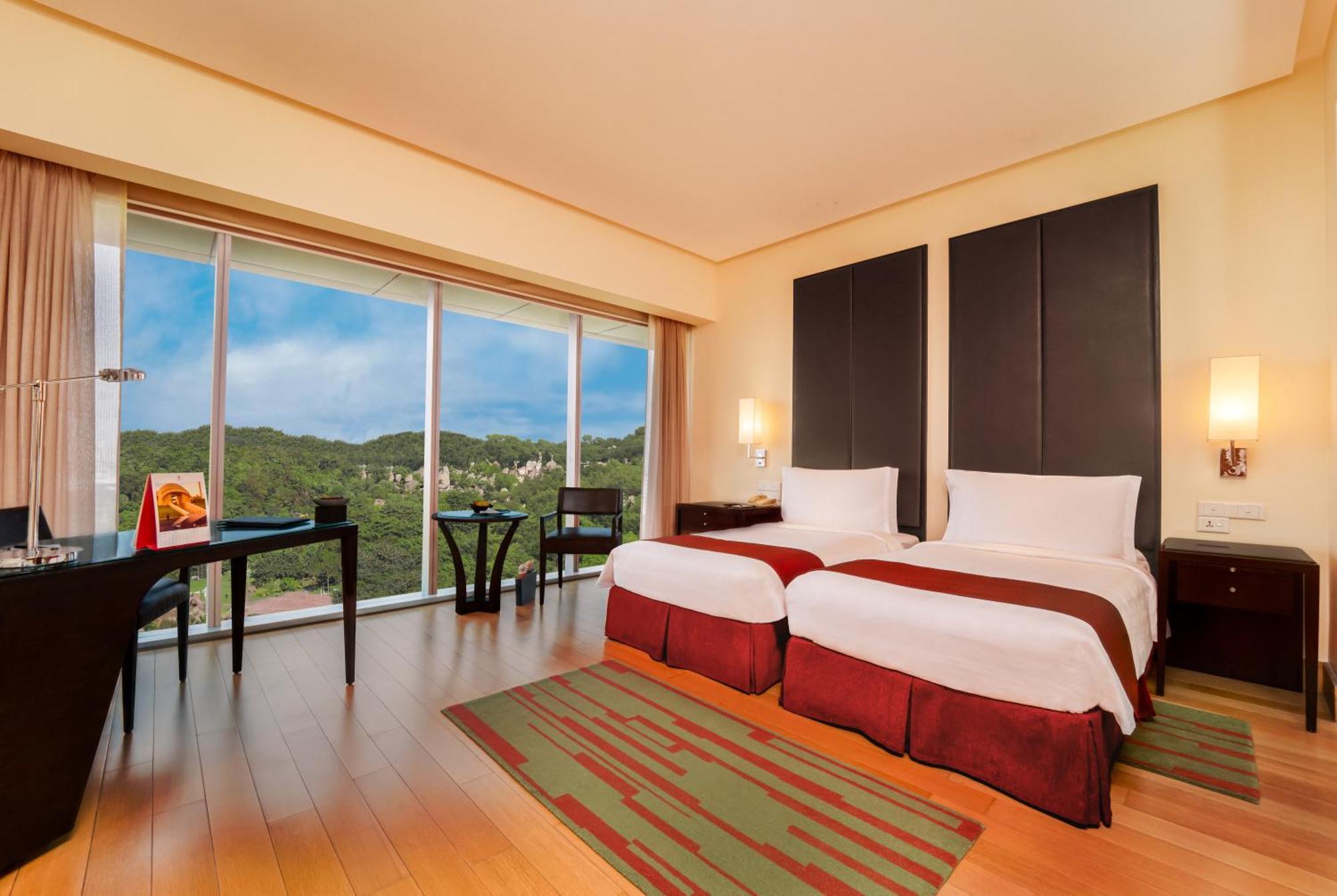Trident Hyderabad Hotel Bagian luar foto Deluxe Room