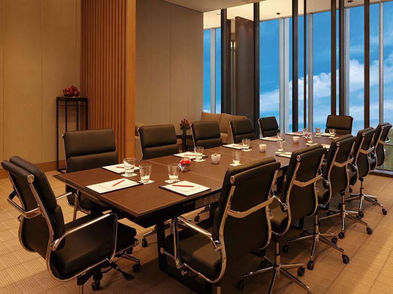 Trident Hyderabad Hotel Bagian luar foto A boardroom at a hotel