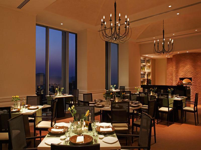 Trident Hyderabad Hotel Bagian luar foto The restaurant