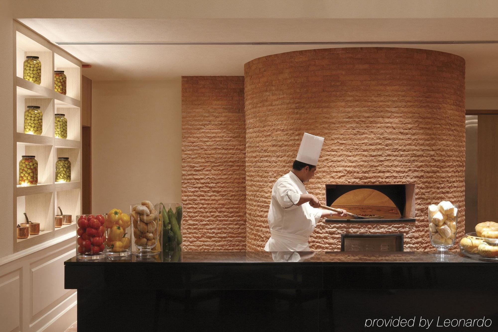 Trident Hyderabad Hotel Bagian luar foto A wood-fired oven in a hotel