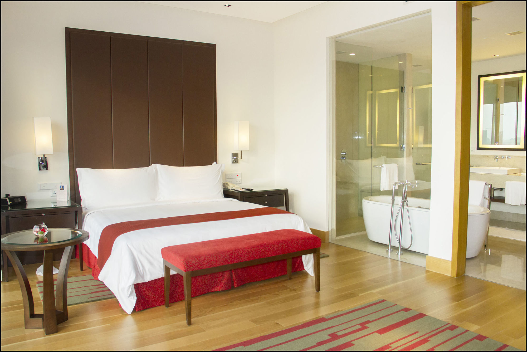 Trident Hyderabad Hotel Ruang foto A room at the Park