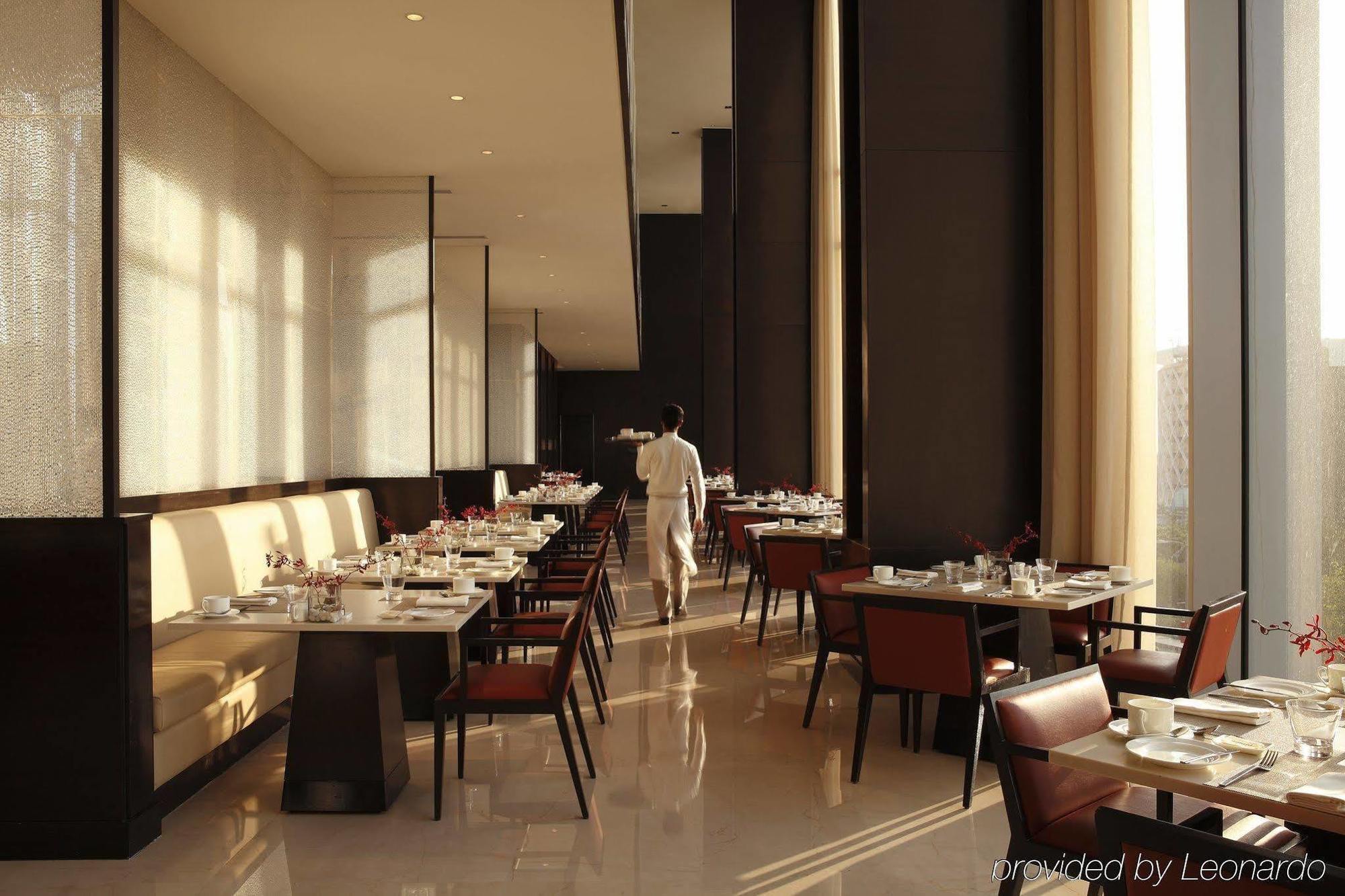 Trident Hyderabad Hotel Bagian luar foto The restaurant