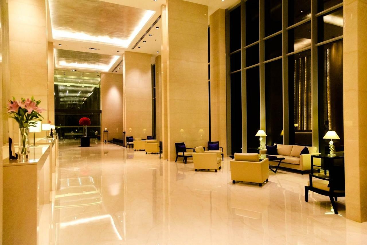 Trident Hyderabad Hotel Bagian luar foto The lobby of the hotel